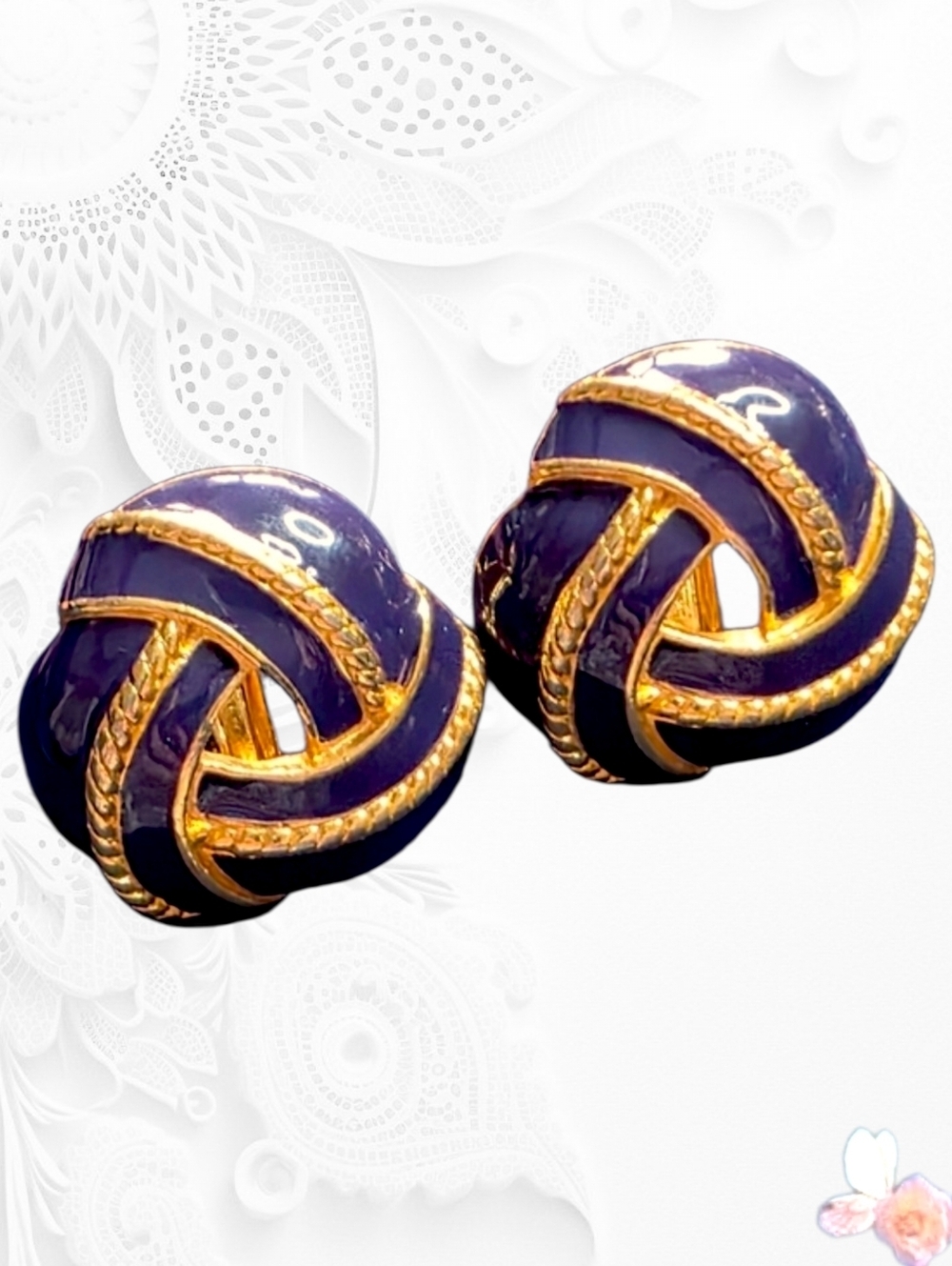 Signed JS Jaclyn Smith Knot Clip On Earrings Navy Enamel Gold Tone 882